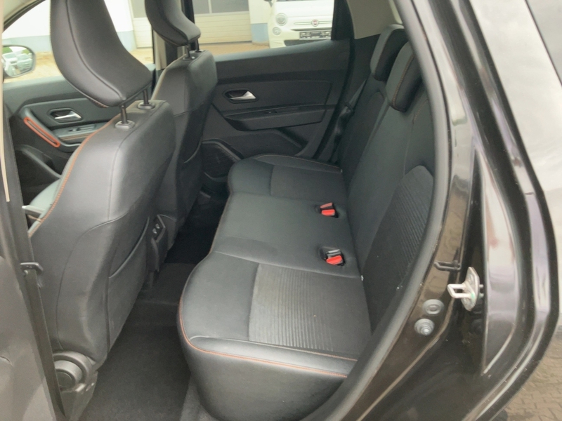 Fahrzeugabbildung Duster Extreme 1.3 TCe 150 PS  Bild 8 von 20