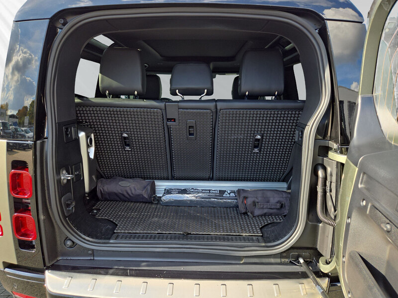 Fahrzeugabbildung Defender 90 D250 X-Dynamic SE Mild-Hybrid Bild 6 von 12