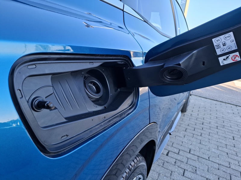 Fahrzeugabbildung Austral Techno Full Hybrid E-Tech 200 Bild 39 von 44