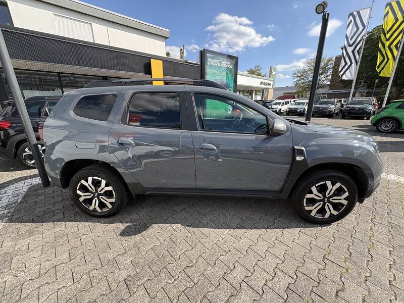 Fahrzeugabbildung Duster II 1.3 TCe 130 Journey 2WD Bild 3 von 18