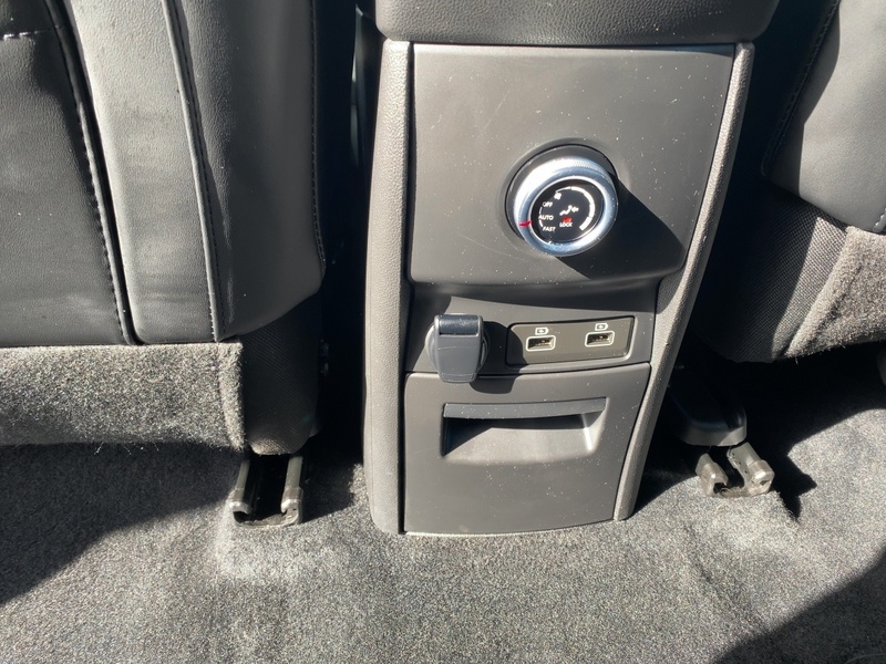 Fahrzeugabbildung Espace INITIALE PARIS TCe 225 EDC GPF Bild 13 von 21