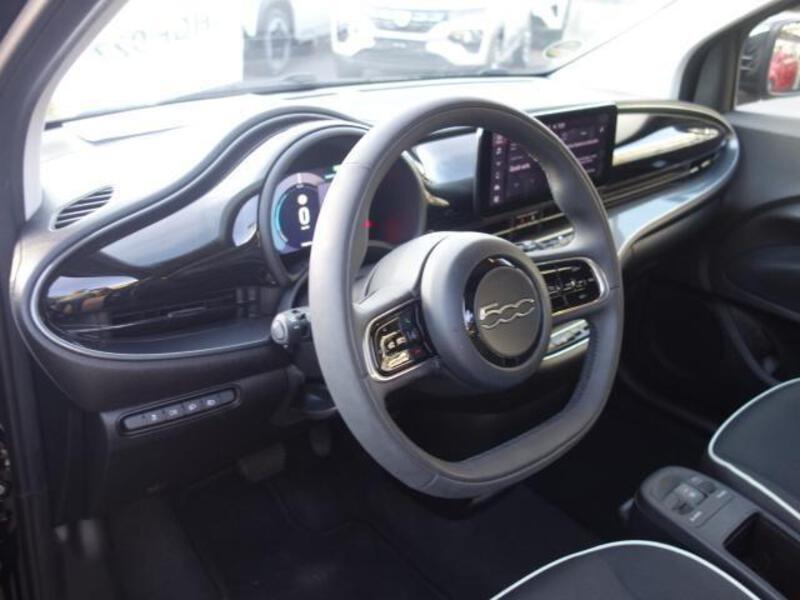 Fahrzeugabbildung 500e Base Cabrio 42kWh KLIMA*CARPLAY*TEMPOMAT Bild 13 von 17
