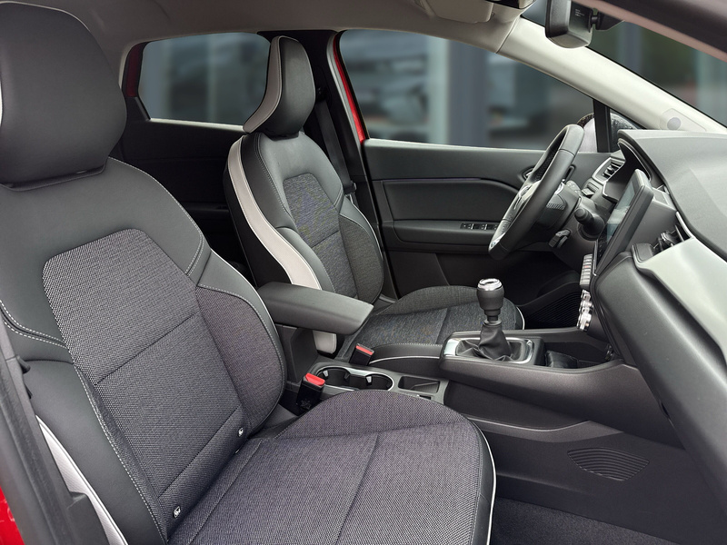 Fahrzeugabbildung Captur Techno TCe 90 Bild 14 von 22