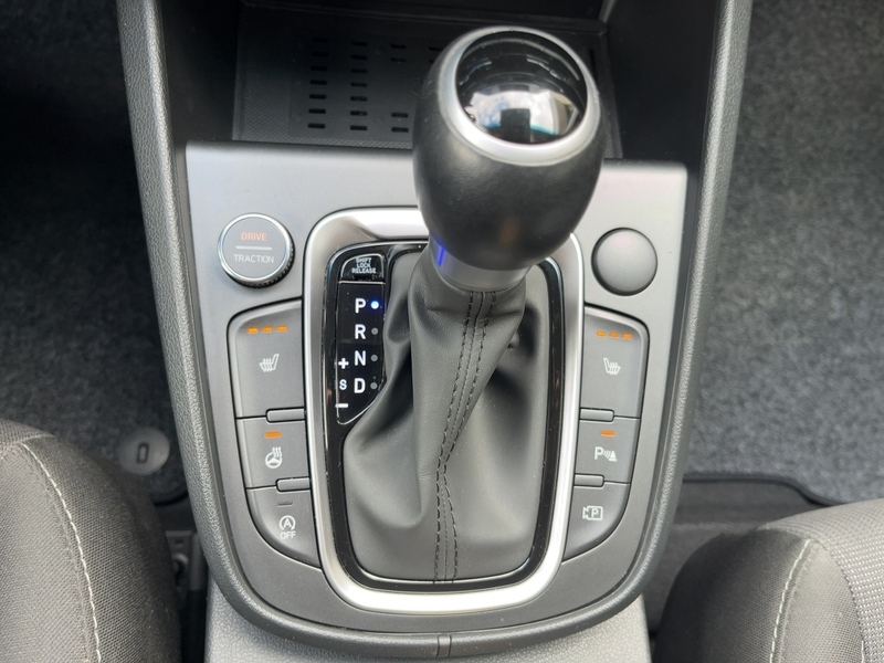 Fahrzeugabbildung KONA 1.6 T-GDI Prime 2WD+SHZG+HUD+CARPLAY+LED+KAMERA+ Bild 14 von 15