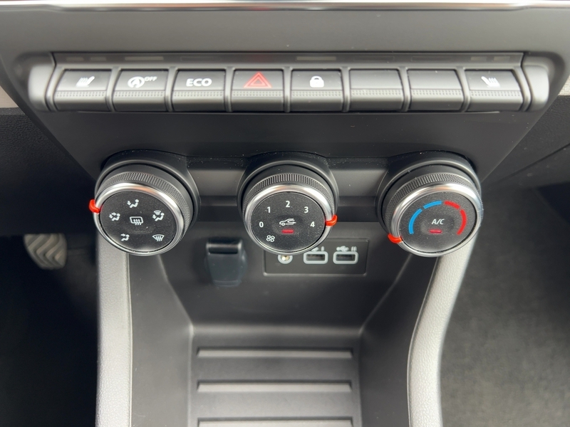 Fahrzeugabbildung Clio RÜCKFAHRKAMERA Bild 16 von 23