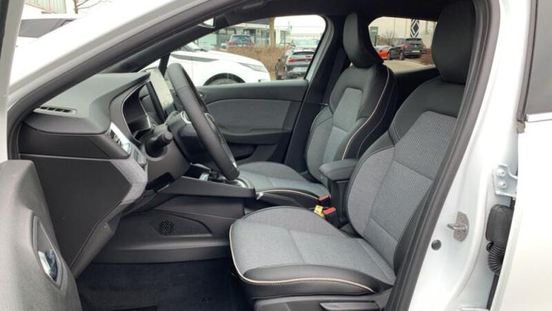 Fahrzeugabbildung Clio Techno Bild 10 von 15