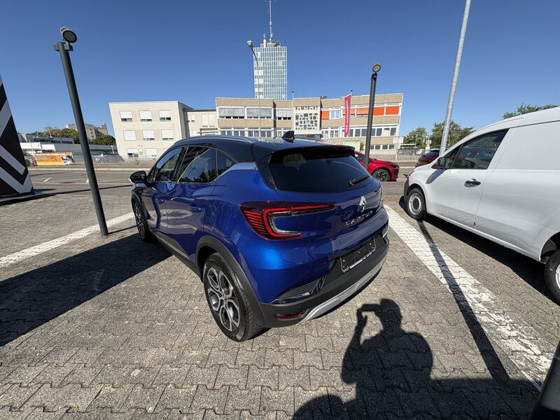 Fahrzeugabbildung Captur II 1.6 E-TECH Plug-in Hybrid 160 Techno Bild 6 von 18
