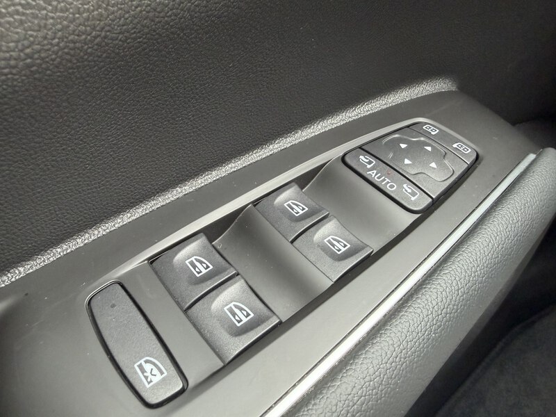 Fahrzeugabbildung Koleos ++Automatik++ Bild 24 von 44