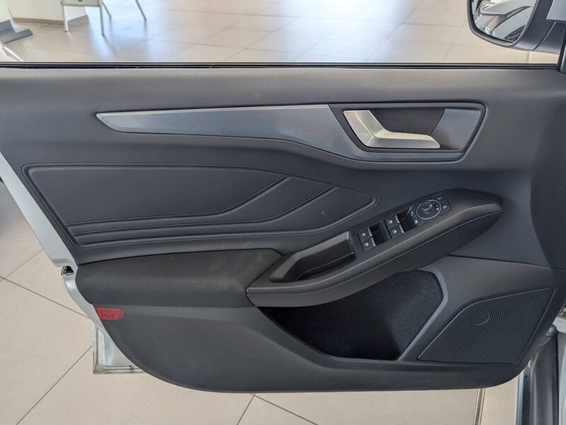 Fahrzeugabbildung Focus Turnier 1.5 EcoBlue Active X AHK B&O ACC Bild 41 von 43
