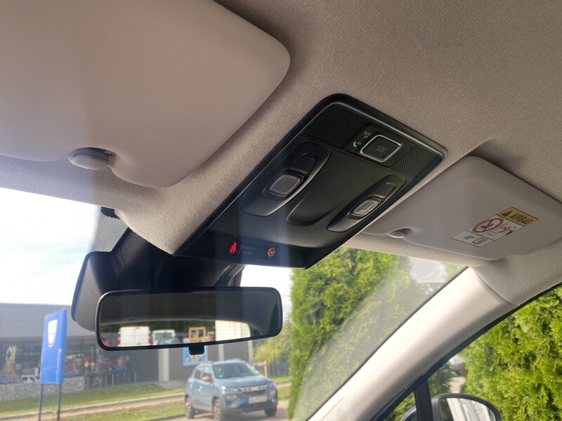 Fahrzeugabbildung Captur EQUILIBRE TCe 140 Bild 17 von 18