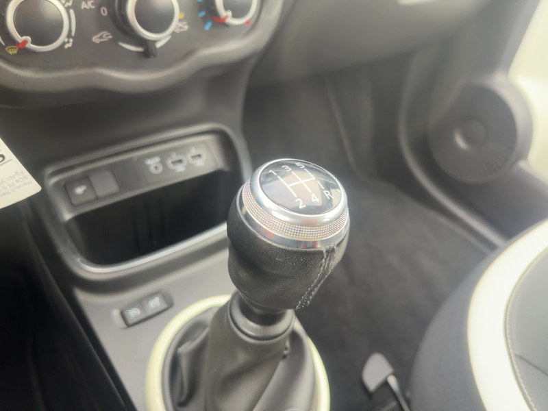 Fahrzeugabbildung Twingo Intens SCe 75 S Bild 20 von 20