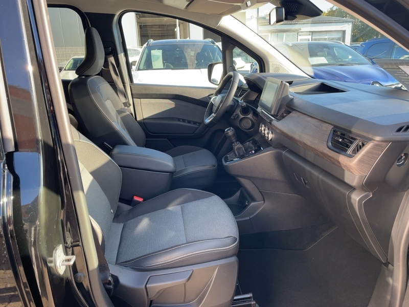 Fahrzeugabbildung Grand Kangoo TECHNO TCe 130 Bild 7 von 15