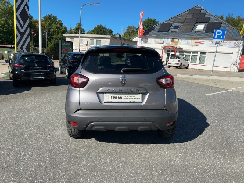 Fahrzeugabbildung Captur *Standort Malente* Bild 3 von 15