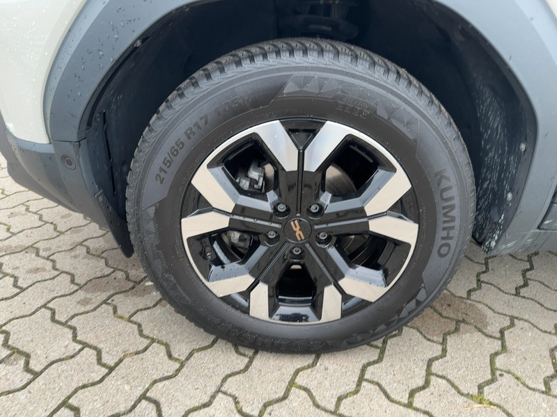 Fahrzeugabbildung Duster Extreme TCe 130 *GJR*SHZ*KAMERA*KLIMAAUTO.* Bild 7 von 15