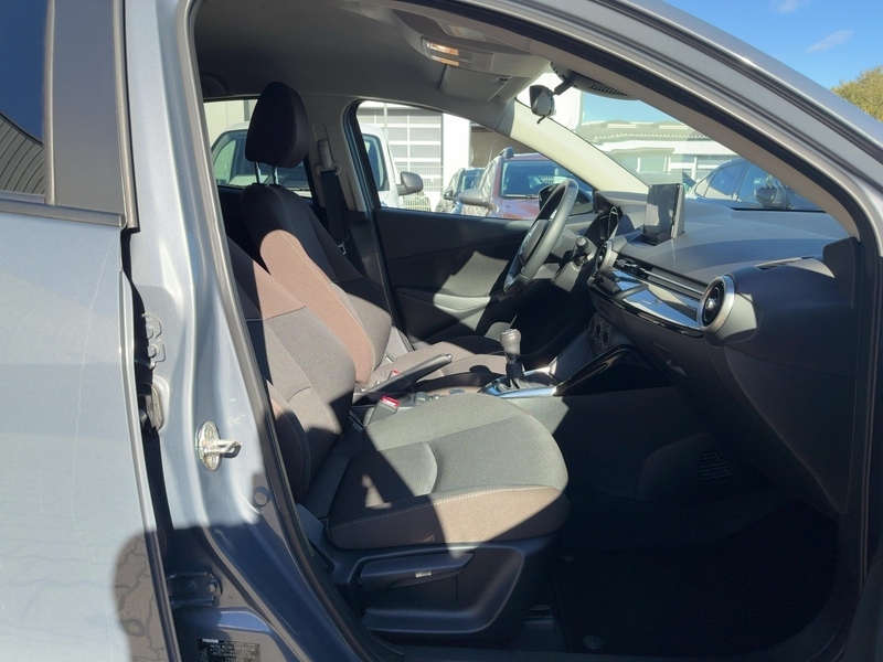 Fahrzeugabbildung 2 1.5 SKYACTIV-G 75 Exclusive-Line Bild 7 von 15