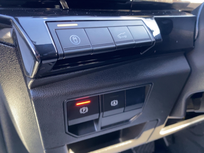Fahrzeugabbildung Austral Techno E-Tech Full Hybrid 200 Bild 14 von 21