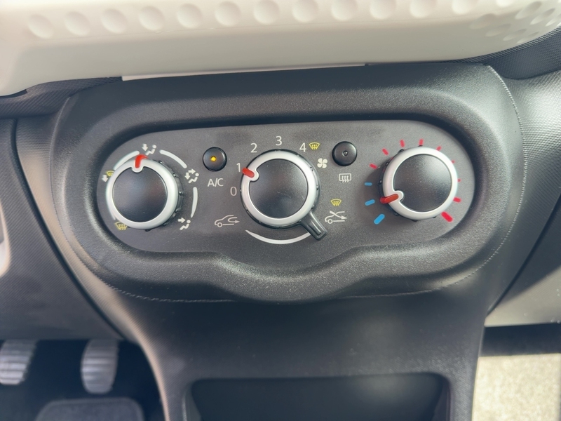 Fahrzeugabbildung Twingo ABS Fahrerairbag ESP SERVO ZV Bild 19 von 19