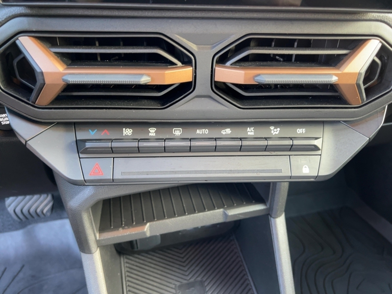 Fahrzeugabbildung Duster 1.6 E-TECH 140 Extreme  Bild 14 von 30