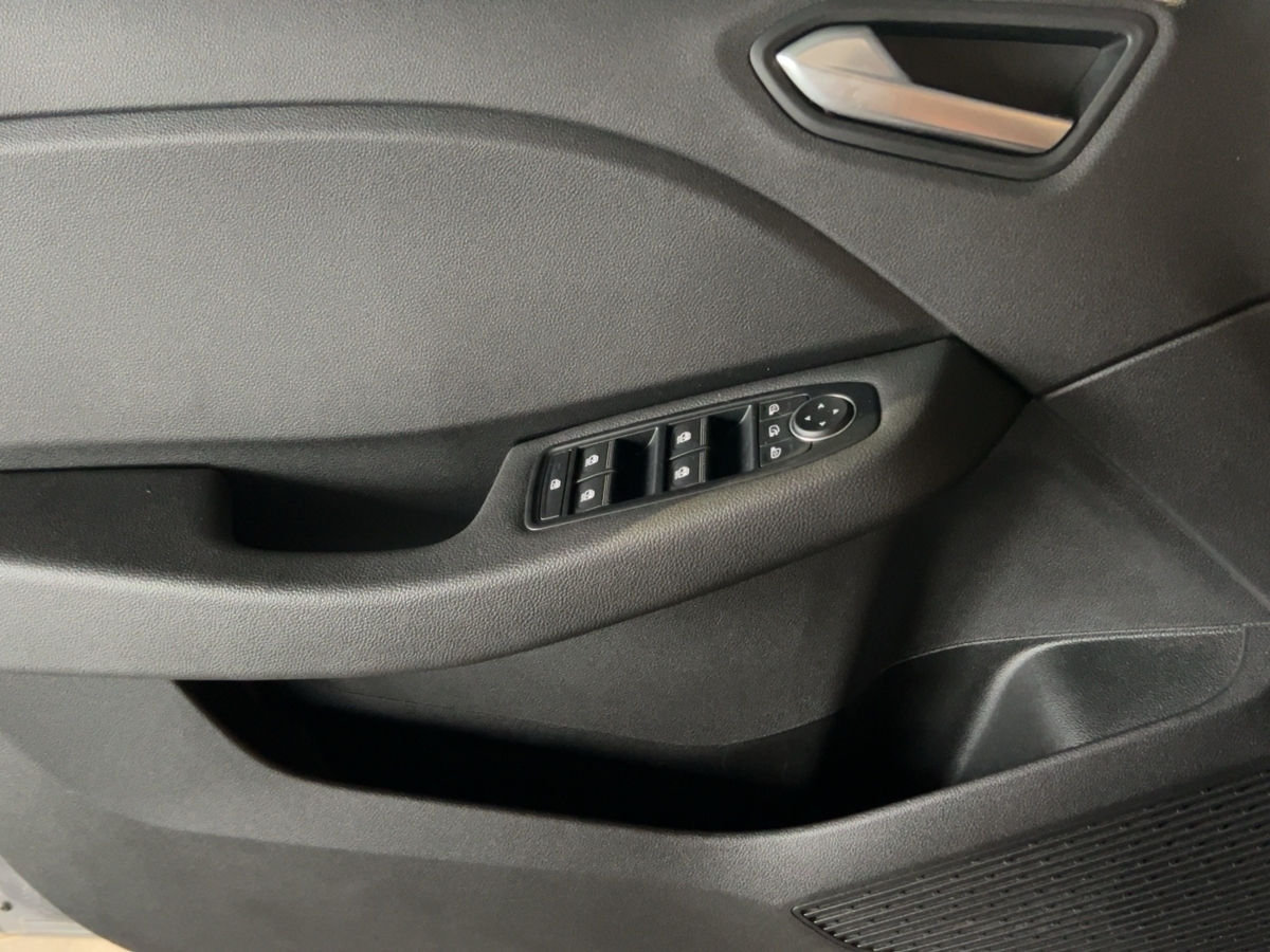 Renault Clio – Bild 18