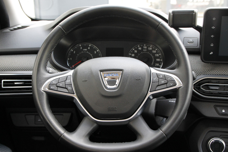 Fahrzeugabbildung Sandero III Comfort TCe 100 ECO-G Bild 8 von 27