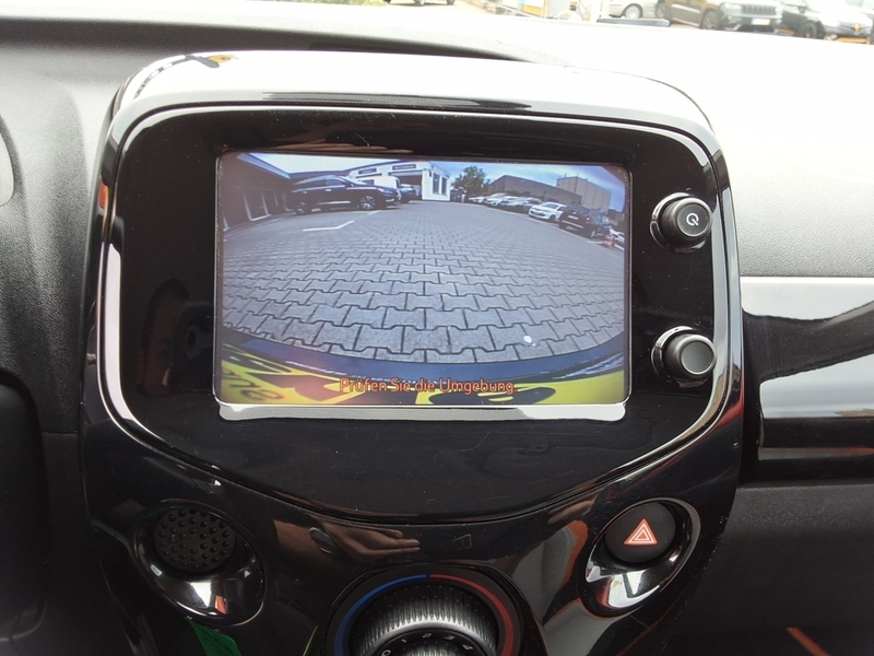Fahrzeugabbildung Aygo LED/KLIMA/RÜCKFAHRKAMERA/ Bild 13 von 14