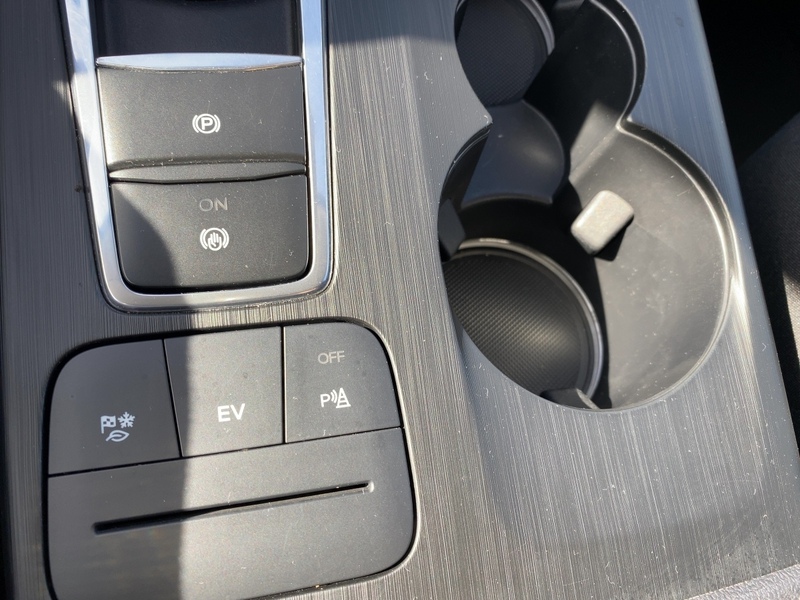 Fahrzeugabbildung Kuga TITANIUM 2.5 PHEV 225PS CVT FWD Bild 21 von 21
