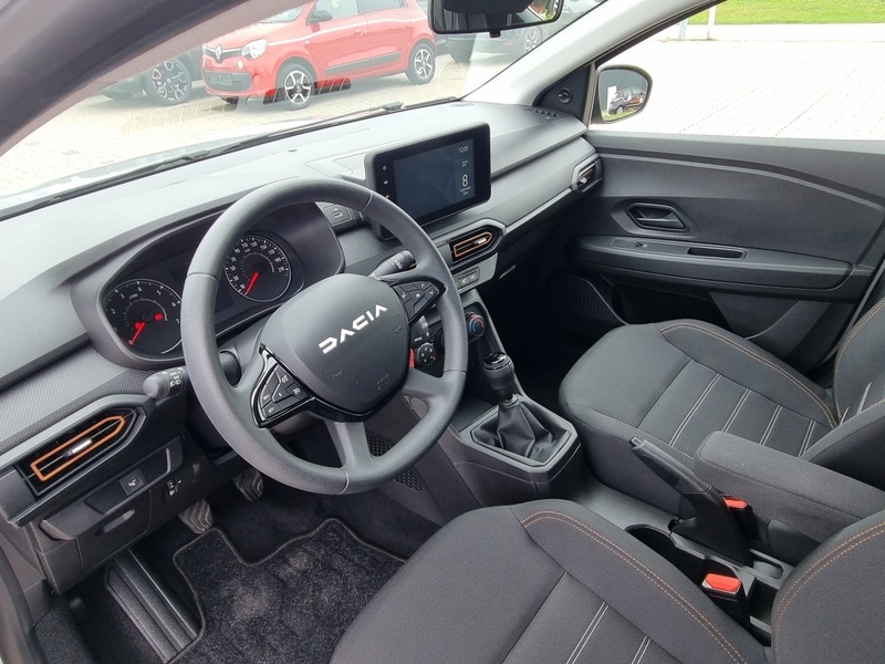 Fahrzeugabbildung Sandero Stepway Essential TCe 90 Bild 7 von 18