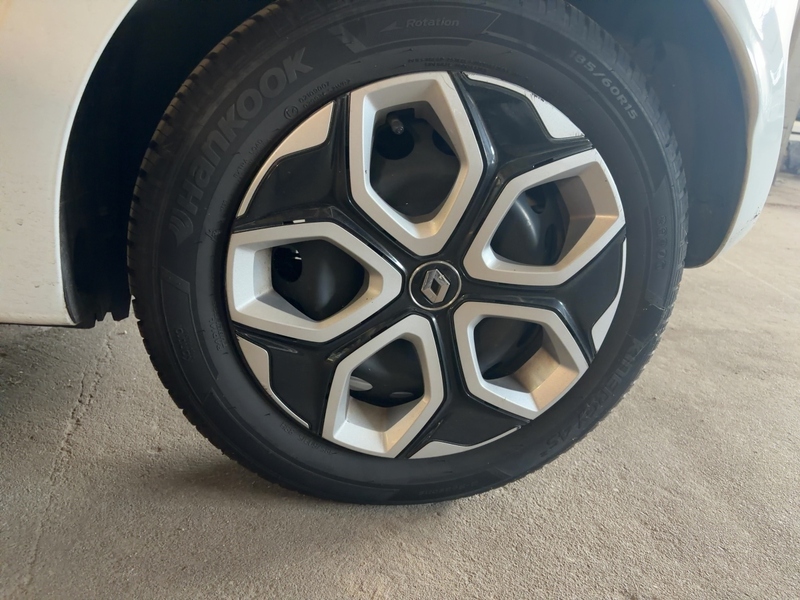 Fahrzeugabbildung Twingo Intens TCe 90 E Bild 12 von 16