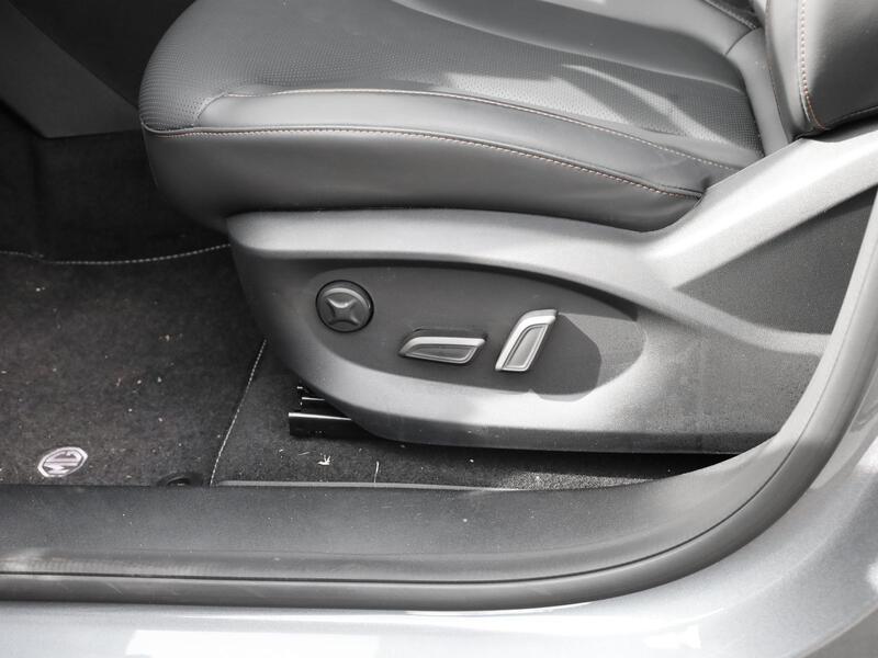 Fahrzeugabbildung HS LEDER NAVI SHZ PDC KLIMA BT Bild 12 von 14