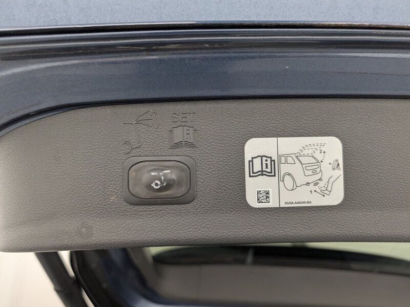 Fahrzeugabbildung Kuga 1.5 EcoBoost ST-Line Sony Keyfree Bild 11 von 44