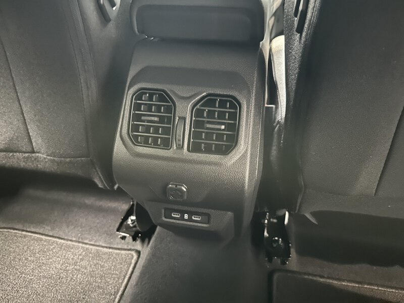Fahrzeugabbildung Bigster Journey HYBRID 155 Bild 14 von 50