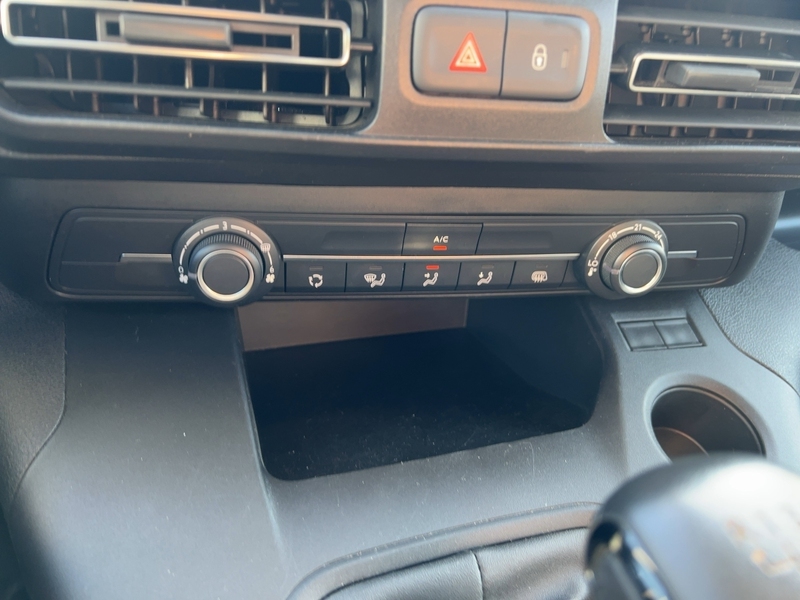 Fahrzeugabbildung Combo KLIMA ABS Fahrerairbag Beifahrerairbag ESP Bild 15 von 25