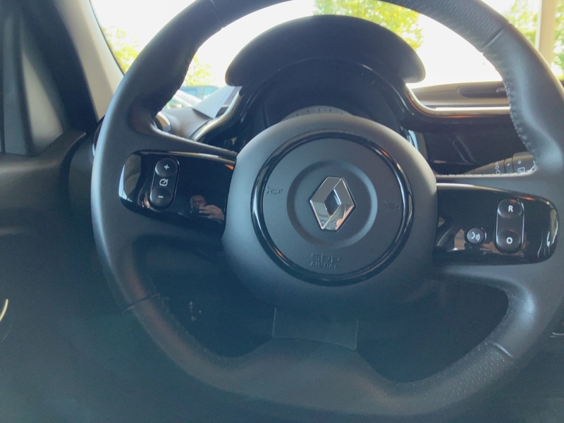 Fahrzeugabbildung Twingo E-TECH 100% elektrisch NAVI SHZ TEMPOMAT Bild 10 von 19