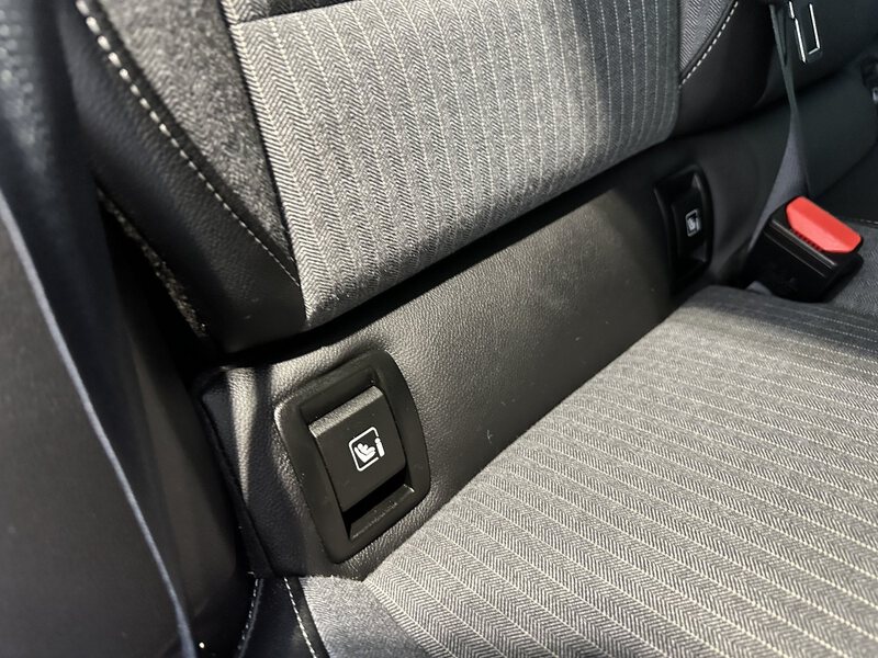 Fahrzeugabbildung Clio LUTECIA TCe 90 Bild 13 von 50