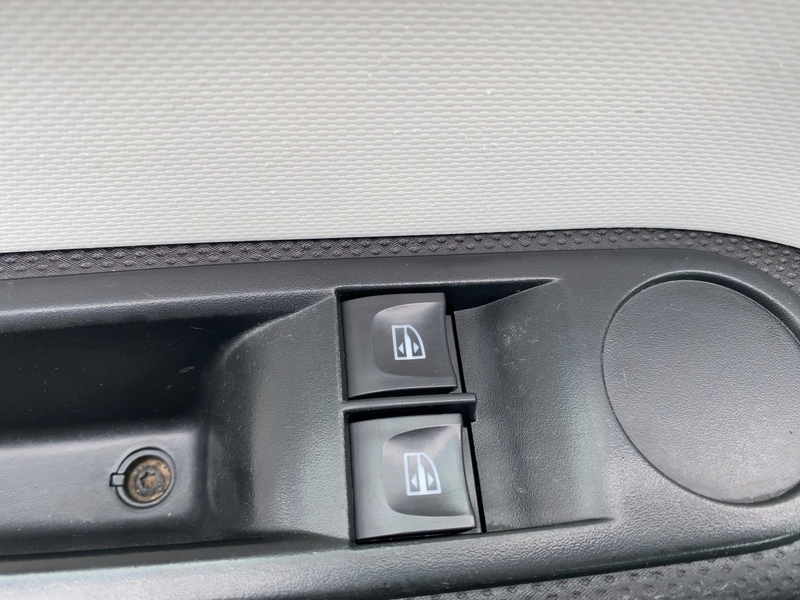 Fahrzeugabbildung Twingo ZEN SCe 65 Start & Stop Bild 13 von 21