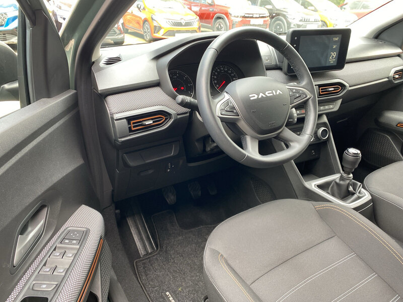 Fahrzeugabbildung Sandero Navi Scheckh. Bild 10 von 20