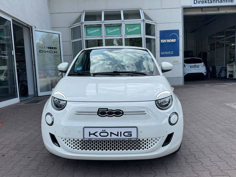 Fahrzeugabbildung 500e KOMFORT*SHZ*KAMERA*CARPLAY Bild 5 von 18