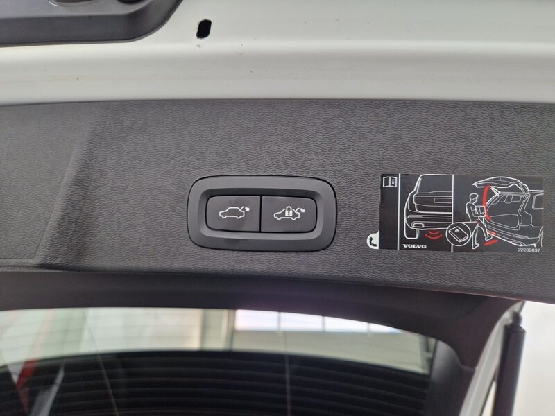 Fahrzeugabbildung XC40 R-Design Automatik SHZ LED Bild 11 von 27