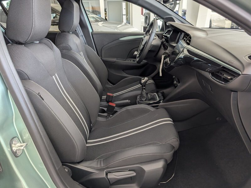 Fahrzeugabbildung Corsa YES 1.2 CarPlay Bild 12 von 31