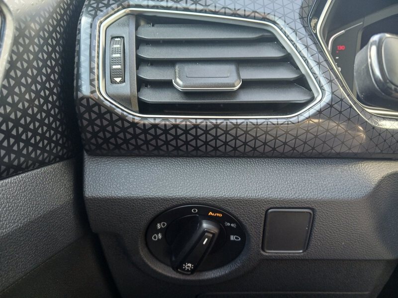 Fahrzeugabbildung T-Cross Style 1.0 TSI DSG Start&Stop *AUTOMATIK* Bild 15 von 30