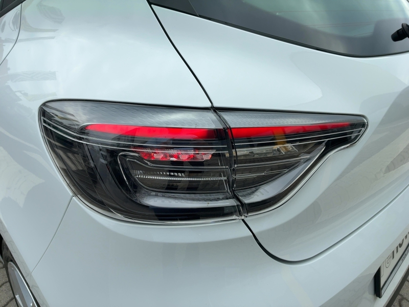 Fahrzeugabbildung Clio Allwetter+PDC+Carplay Bild 24 von 50