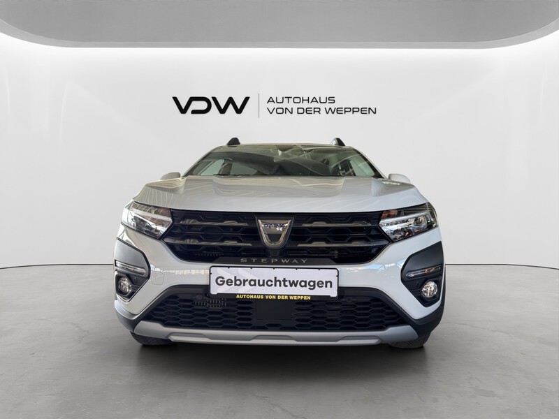 Fahrzeugabbildung Sandero III Stepway Comfort TCe 90 CVT (MY2021) Bild 2 von 15