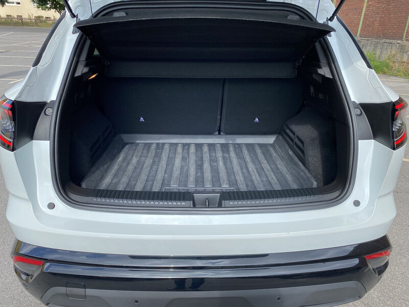 Fahrzeugabbildung Austral Techno Esprit Alpine TCe160 MildHybrid CVT Bild 9 von 20