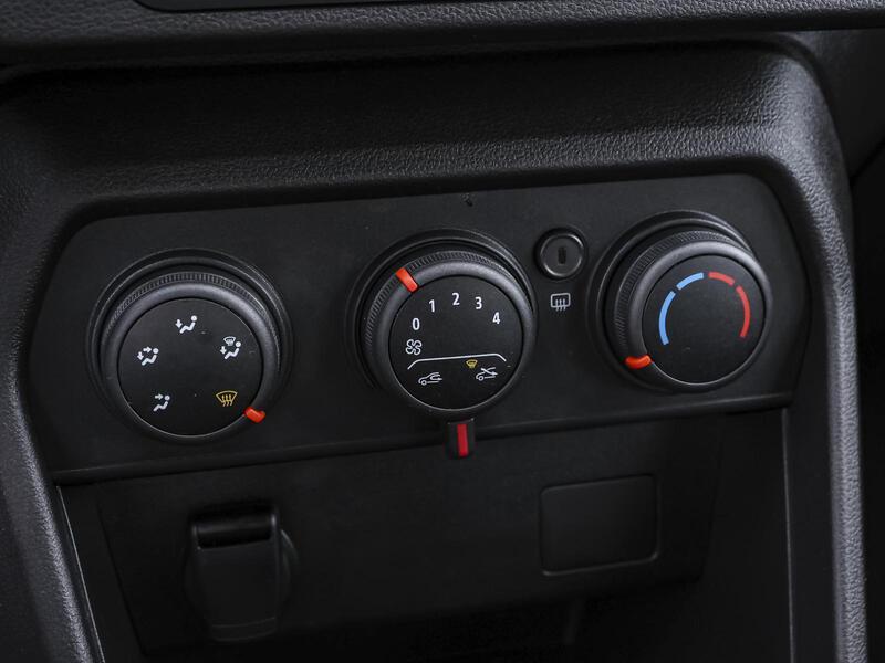 Fahrzeugabbildung Sandero USB BT GJR ZV Bild 12 von 15