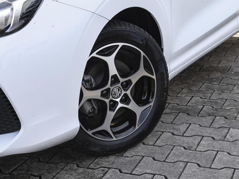 Fahrzeugabbildung MG3 NAVI PDC KLIMA BT ZV Bild 8 von 15
