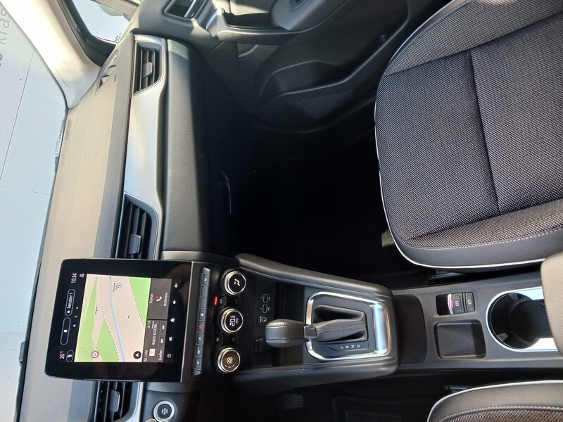 Fahrzeugabbildung Captur Mild-Hybrid Intens TCe 140 EDC Start&Stop Bild 28 von 30
