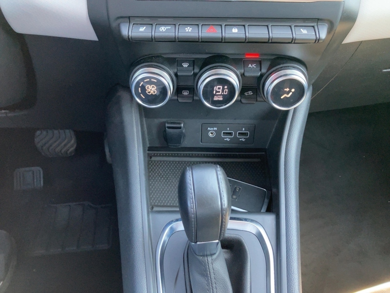 Fahrzeugabbildung Captur Automatik Bild 15 von 18