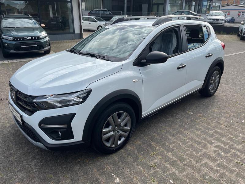 Fahrzeugabbildung Sandero III Stepway Essential TCe 100 ECO- Bild 1 von 6