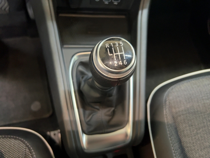 Fahrzeugabbildung Captur Apple CarPlay PDC KLIMA Bild 20 von 23