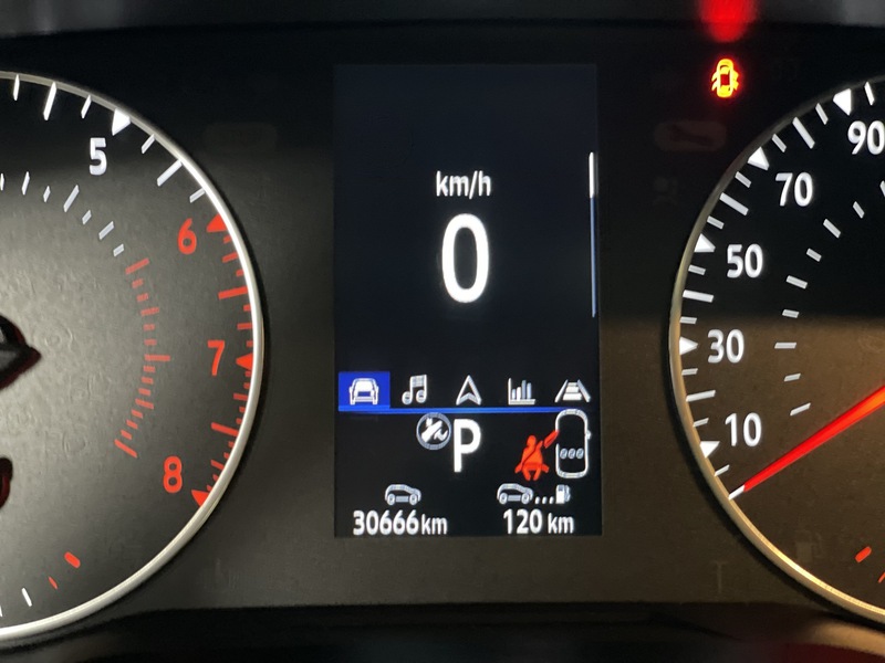 Fahrzeugabbildung Clio EVOLUTION TCe 90 PS X-tronic Bild 32 von 48